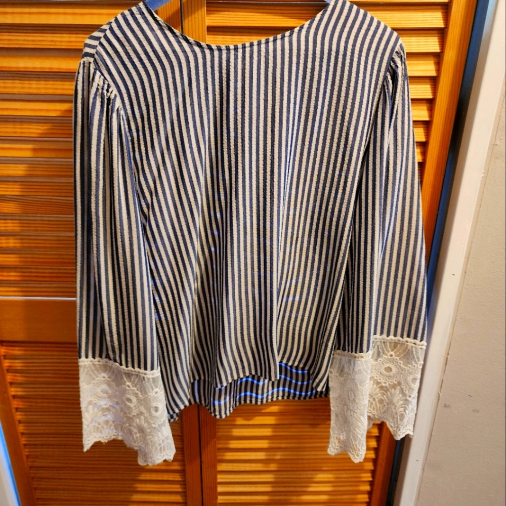 Women's long sleeve top